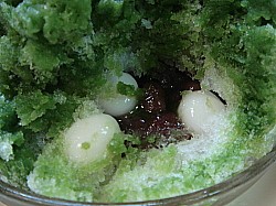 中に小豆と白玉がたっぷり