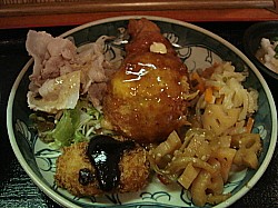 お皿にテンコ盛り