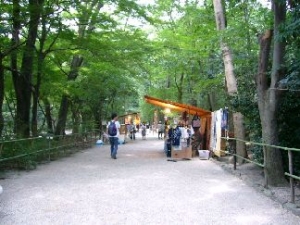 境内に行くまで