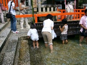 消えないように歩きます