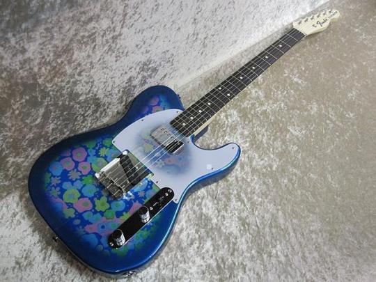 ください Fender フェンダー ブルーフラワー するものを