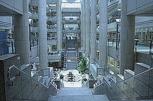 会場ビル内部