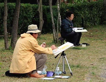 写生を楽しむ優雅なひと時