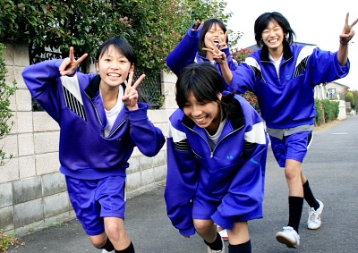 走り帰る少女