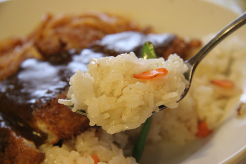 塩・胡椒のみで味付けされた、チャーハンっぽいスタイル。