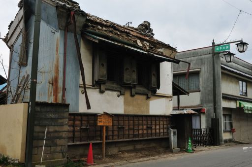 壊れた土蔵