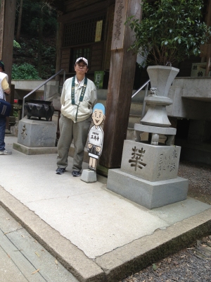 三角寺本堂の前で、ひさしぶりにパチリ