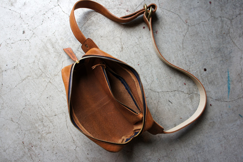 pouch.cm02.jpg