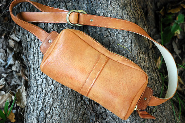 Shoulder-pouch.cm01.jpg