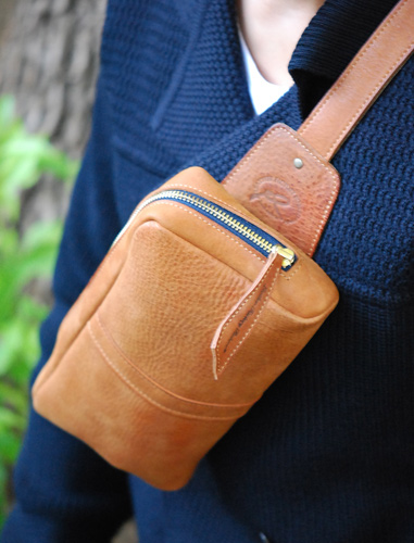 Shoulder-pouch.cm08.jpg