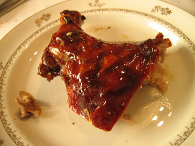 子豚の丸焼きの一部分