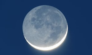 Waxing-crescent-moon-with-011.jpg