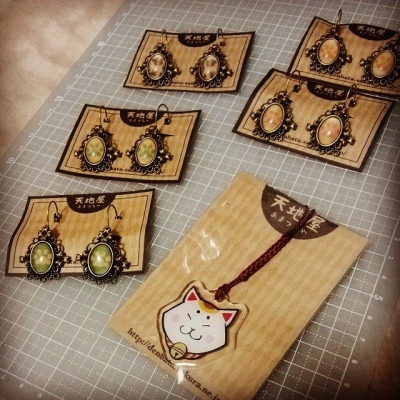 猫・ピアス・アクリルチャーム