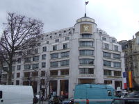 パリにある「ルイ・ヴィトン」本店(撮影:2006年3月)