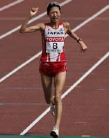 世界陸上女子マラソン、3位でゴールした土佐礼子