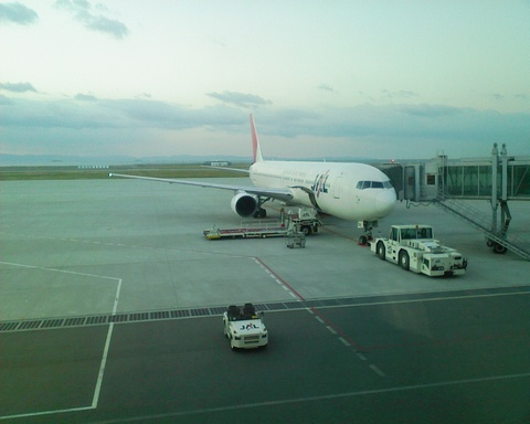 神戸空港でのJAL150便