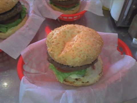 Pearls Delux Burger
