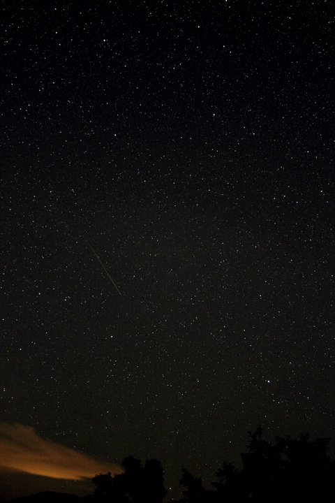 デネブカイトス付近を流れる流星