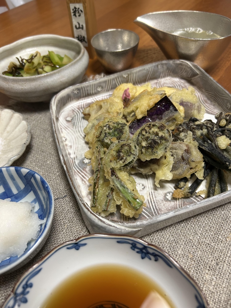 目 に 油 が 入っ た