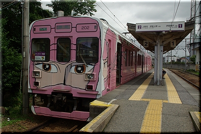 伊賀鉄道 忍者列車(ピンク)