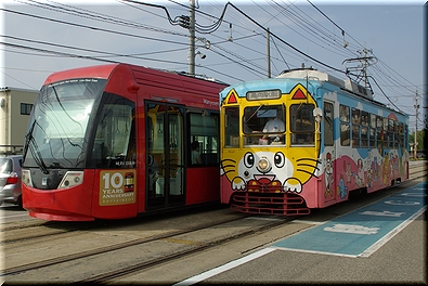 万葉線 MLRV1000形