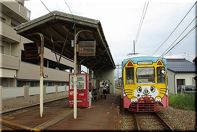 中新湊駅
