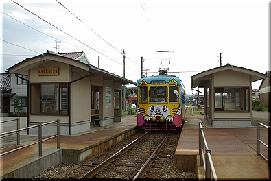 射水市新湊庁舎前駅