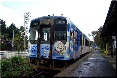 のと鉄道 花咲くいろは ラッピング車両