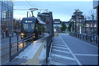 国際会議場前駅