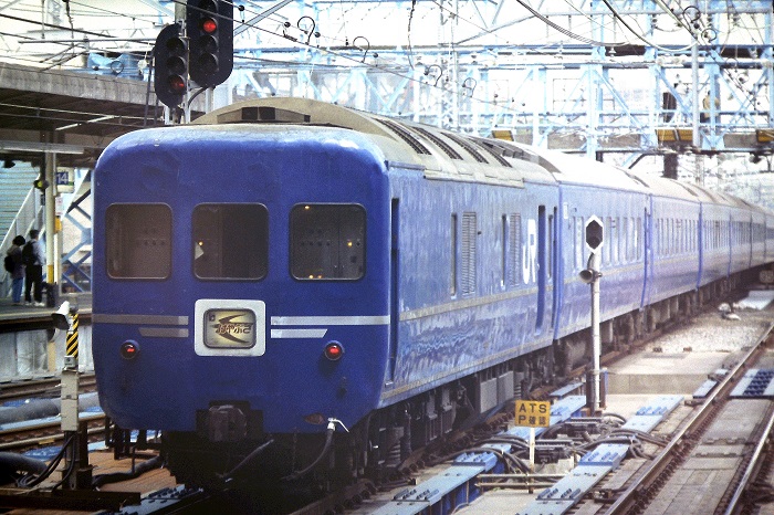 懐かし撮り鉄】2000年（平成12年）4月横浜駅にてEF66-50号機が