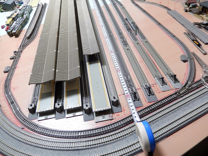 Nゲージジオラマ自宅新レイアウト製作記】本線線路固定作業開始しま