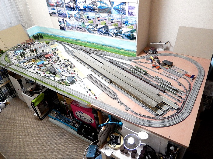 Nゲージジオラマ自宅新レイアウト製作記】線路固定作業完了と鉄道模型線路塗装色についてタミヤのアクリル塗装の色味比較試験開始（^^ゞ | 鉄道に萌え