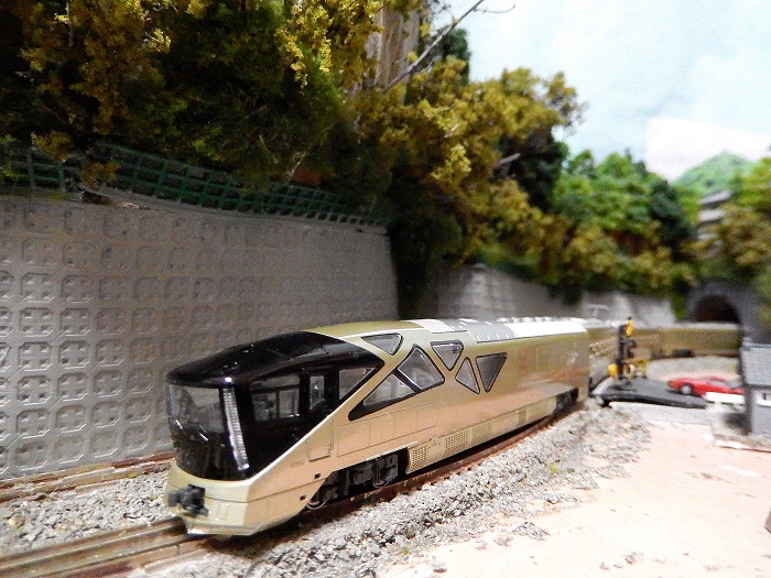 Nゲージ鉄道模型】KATO 四季島 E001形〈TRAIN SUITE 四季島