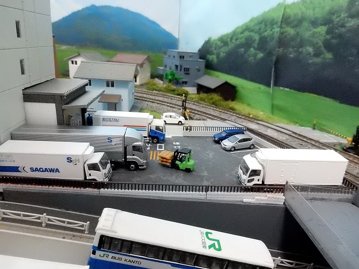 Nゲージジオラマ自宅新レイアウト製作記】 ファッションビル搬入口駐車