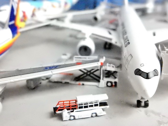 航空機事業部】1/400 飛行機模型 空港ジオラマアクセサリー やなかデジタルファクトリー製 GSE（Ground Support Equipment） 空港地上支援車両ベルトローダー車が到着しましたヽ(=´▽`=)ﾉ - 20201102_2969750.jpg