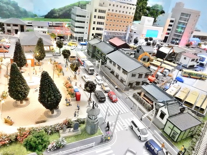 【新品未使用品】ジオラマ19点セット　交差点　橋　駅前公園　町工場　駅前商店 Amazon.co.jp: トミーテック 情景コレクション 情景小物 014-4