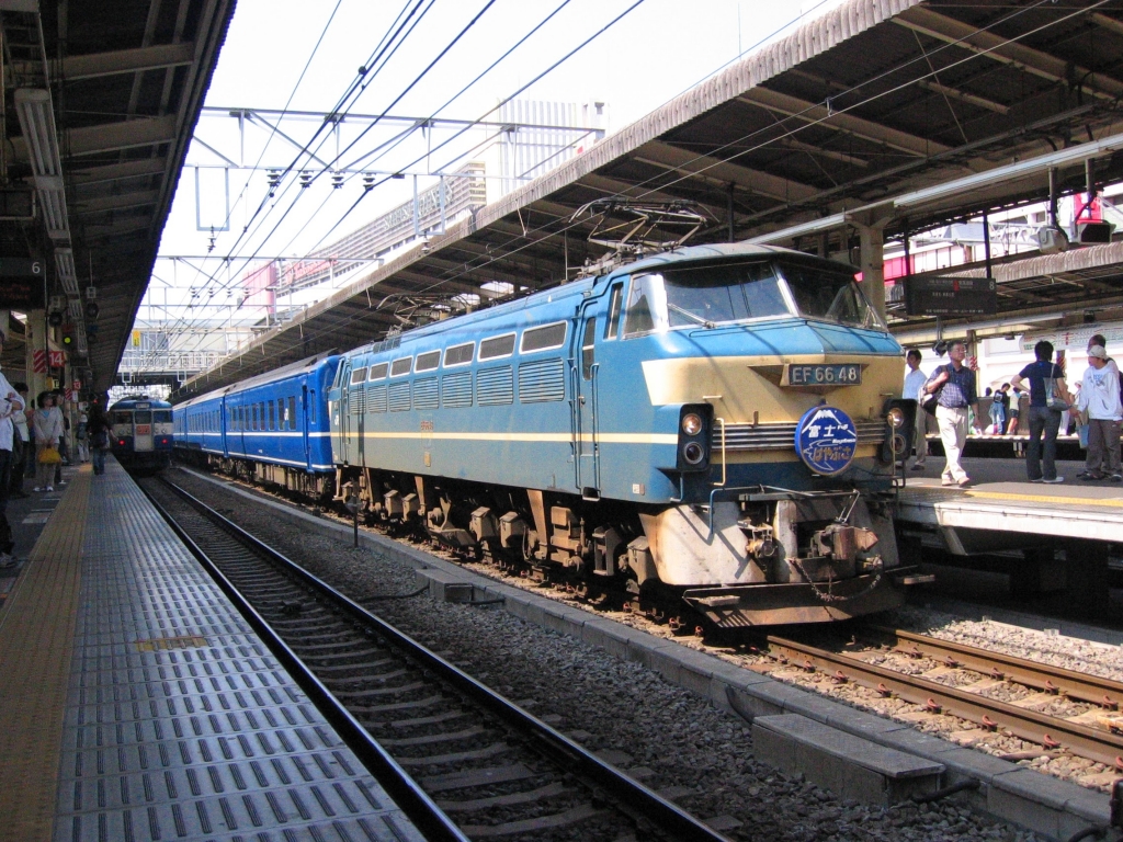 EF66牽引！】19年前の今日、横浜駅で捉えた寝台特急「富士・はやぶさ