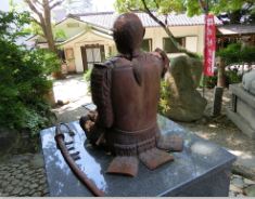 安居神社の真田幸村像