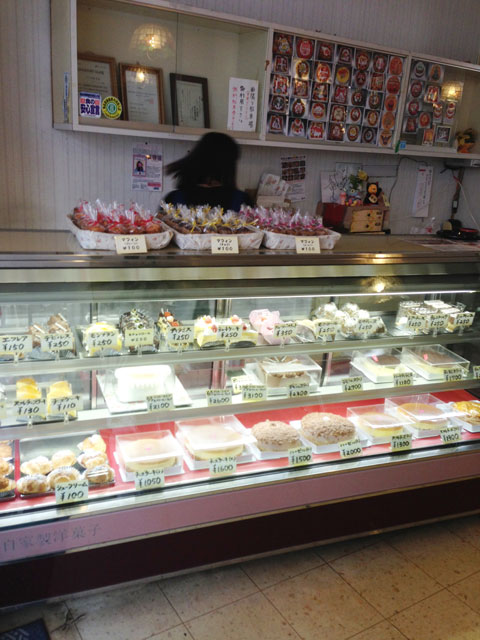 島のローカル老舗ケーキ屋さんシリーズ アモンド洋菓子店 石垣島 Free Fowls Blog 石垣島ブログ