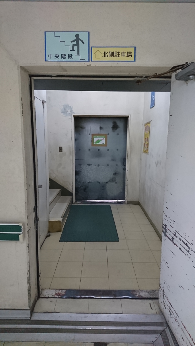 搬入口2.jpg