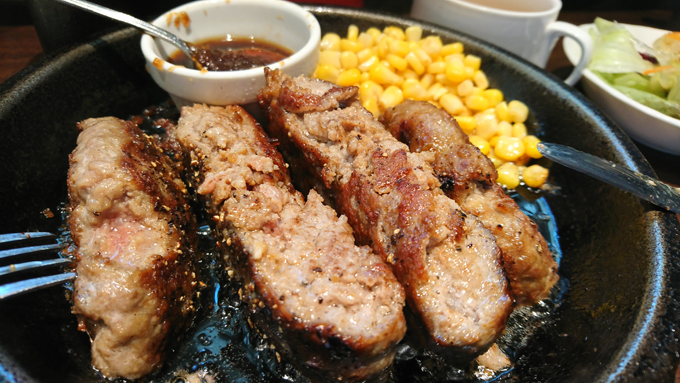 ハンバーグでしめる1.jpg