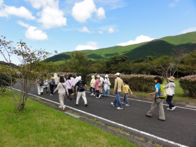 龍良山へ向かう