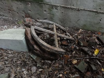 丸窓の木枠