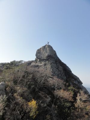 岩のテラスから見た雄嶽