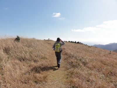 有明山山頂を歩く