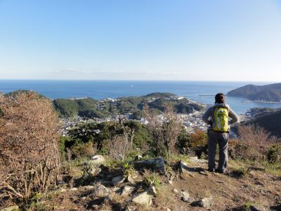 厳原中心部を望む