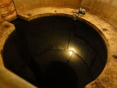 水圧蓄力機(下部)