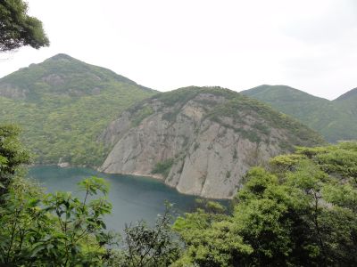 鋸割岩