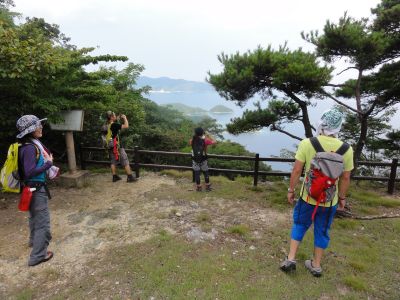山頂前広場