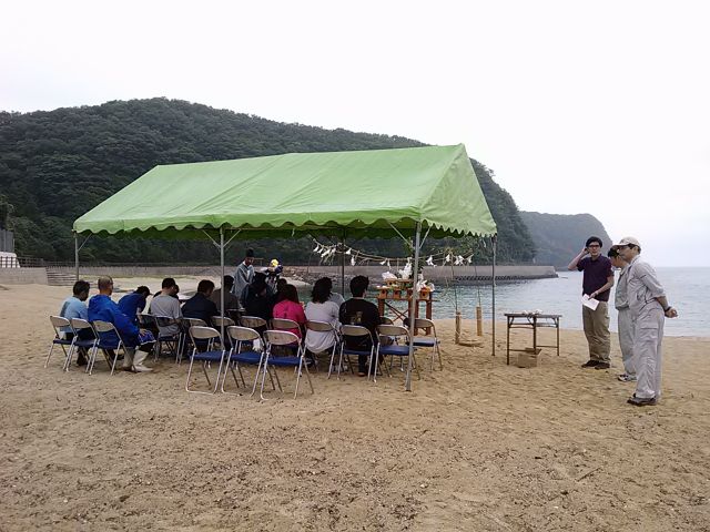 雨の中の神事